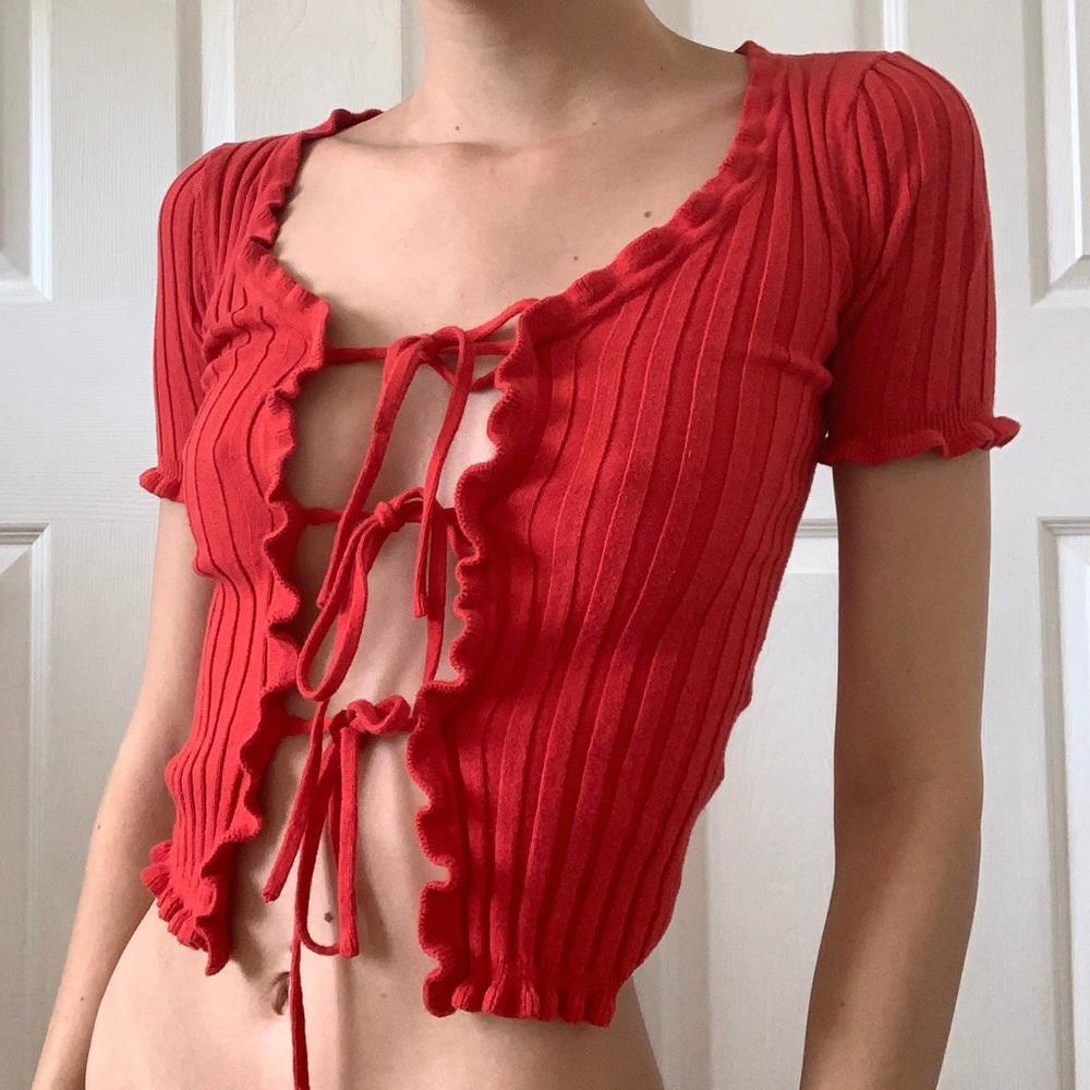 Delia’s by DK tie front top 🍒